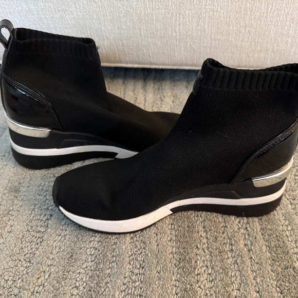 Michael Kors Sneaker Shoe - Picture 1 of 6